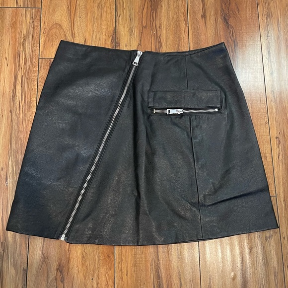 Women Leather Black Short Skirt - Picture 3 of 4